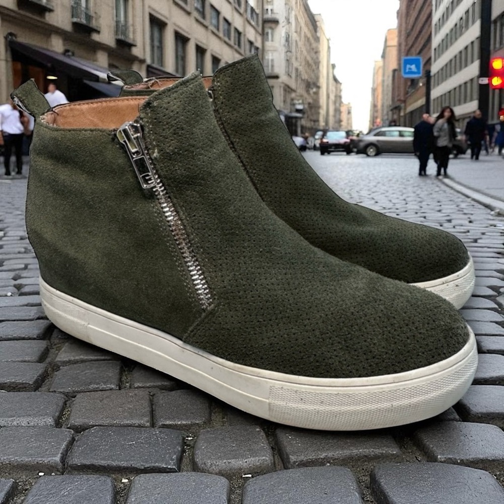 STEVE MADDEN Carlen Hidden Wedge Heel Sneakers Gray Green Suede Zip Shoes 7